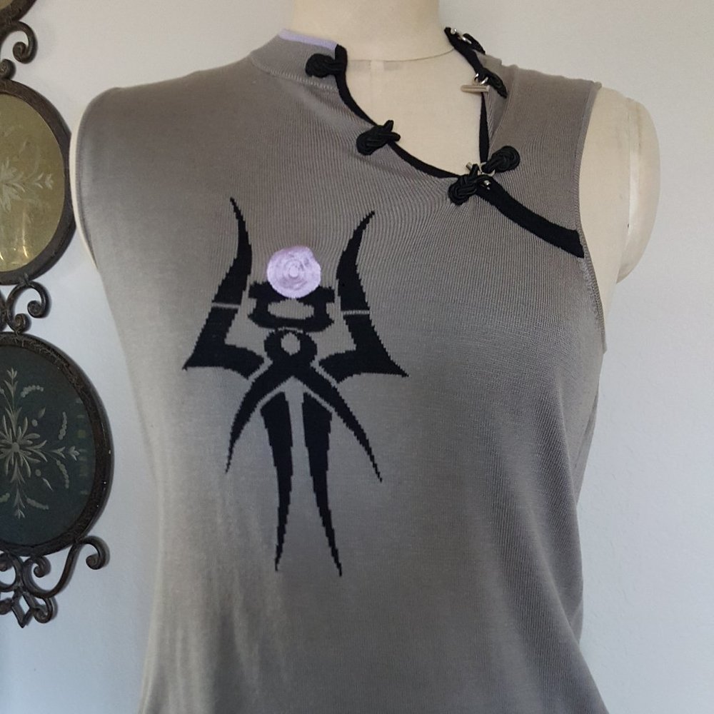 Sleeveless light weight Knit Top